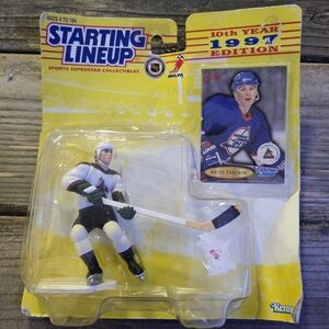 Starting Lineup 1997 Edition Keith Tkachuk Hockey Figure - White & Blue